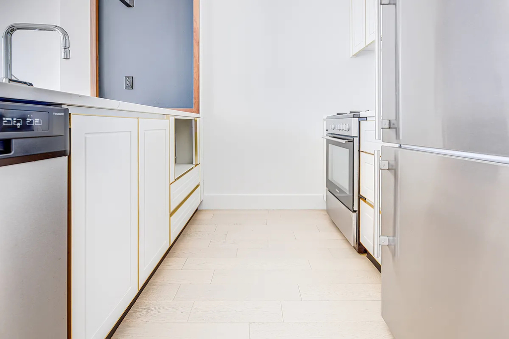  4th Avenue - Photo 3