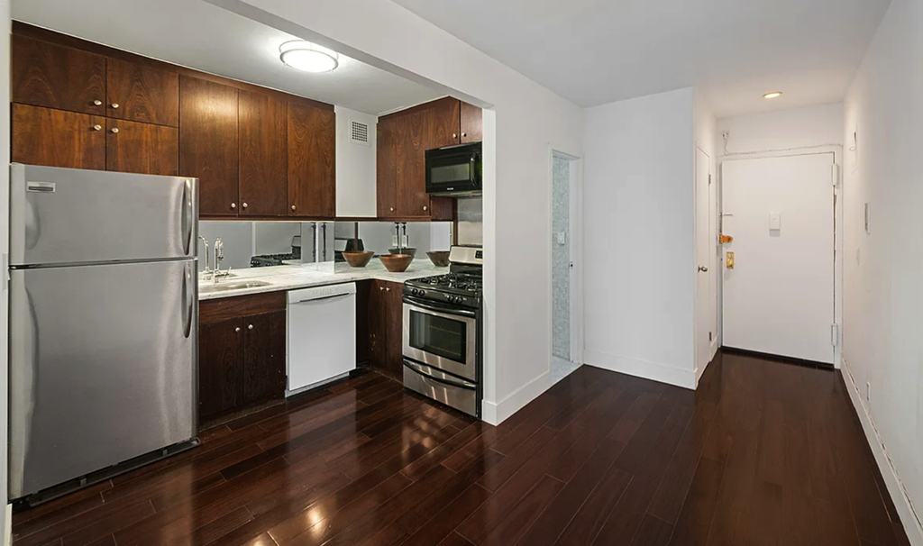 315 7th Avenue - Photo 1