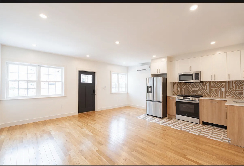 982 east 106th street - Photo 6