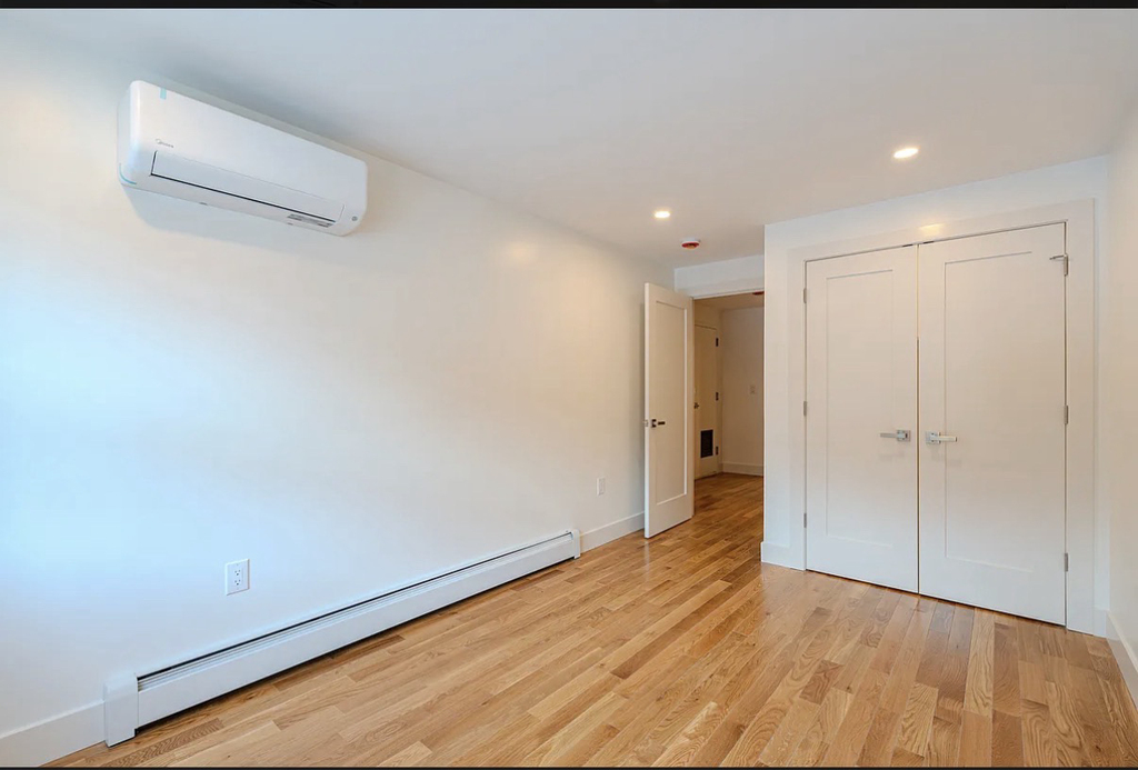 982 east 106th street - Photo 4