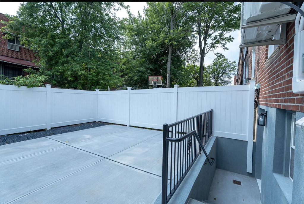 982 east 106th street - Photo 3