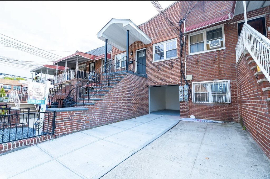 982 east 106th street - Photo 15
