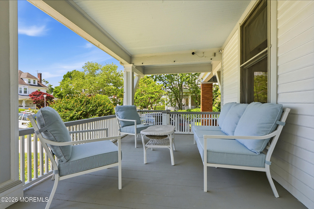 211 Cedar Avenue - Photo 2