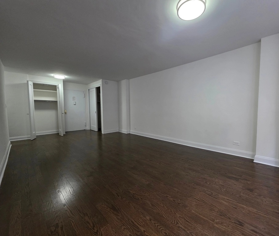 5 Avenue - Photo 1
