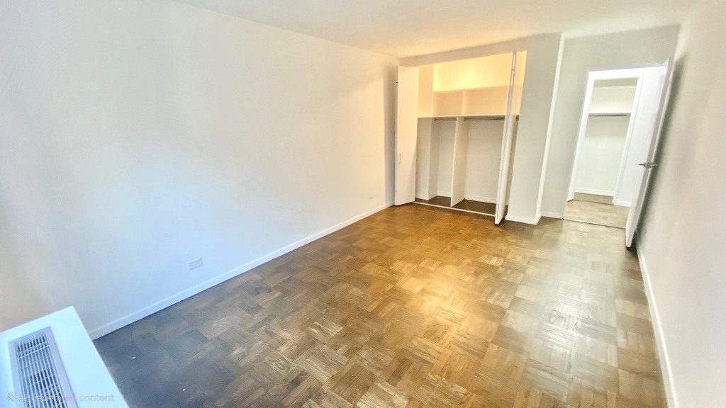 5 Avenue - Photo 3