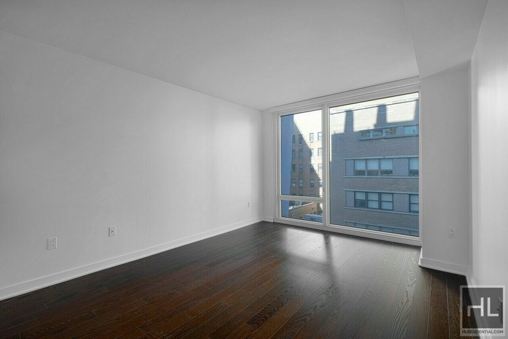 5 Avenue - Photo 3