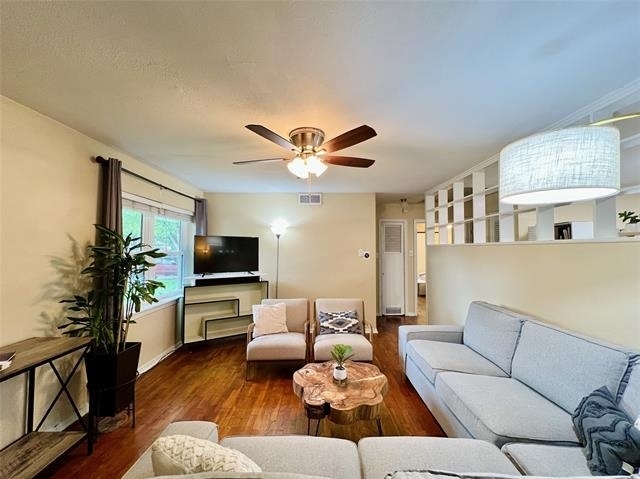 310 W 15th Street - Photo 4