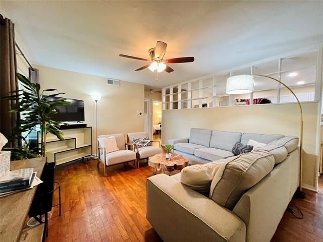 310 W 15th Street - Photo 3
