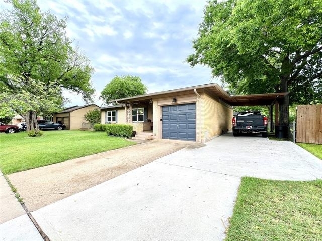 310 W 15th Street - Photo 2