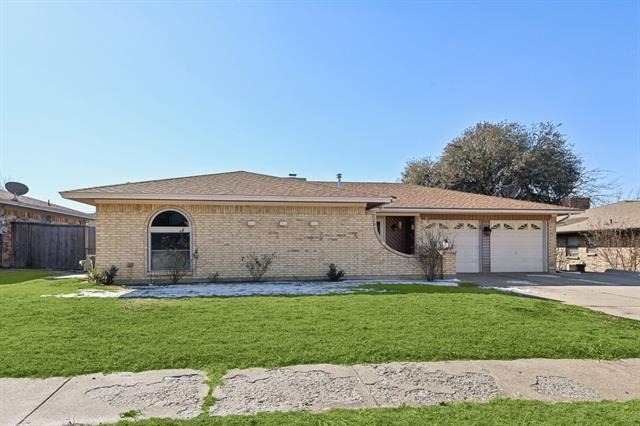 2106 Avalon Lane - Photo 0