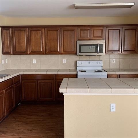 1434 Mission Hills Lane - Photo 4