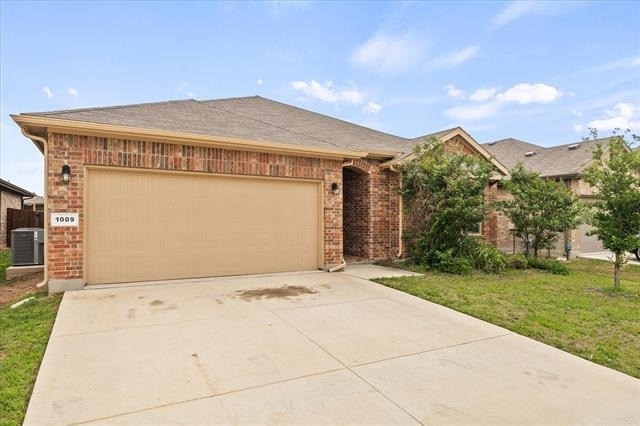 1009 Croxley Way - Photo 1