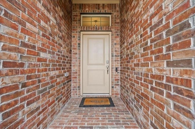 1009 Croxley Way - Photo 2