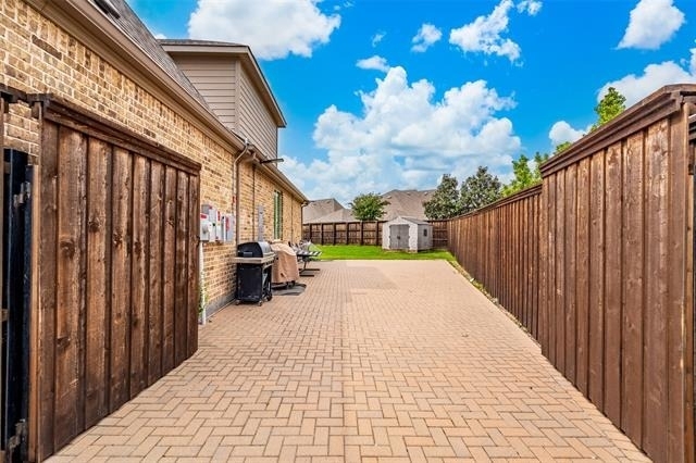 7600 Glenwick - Photo 1
