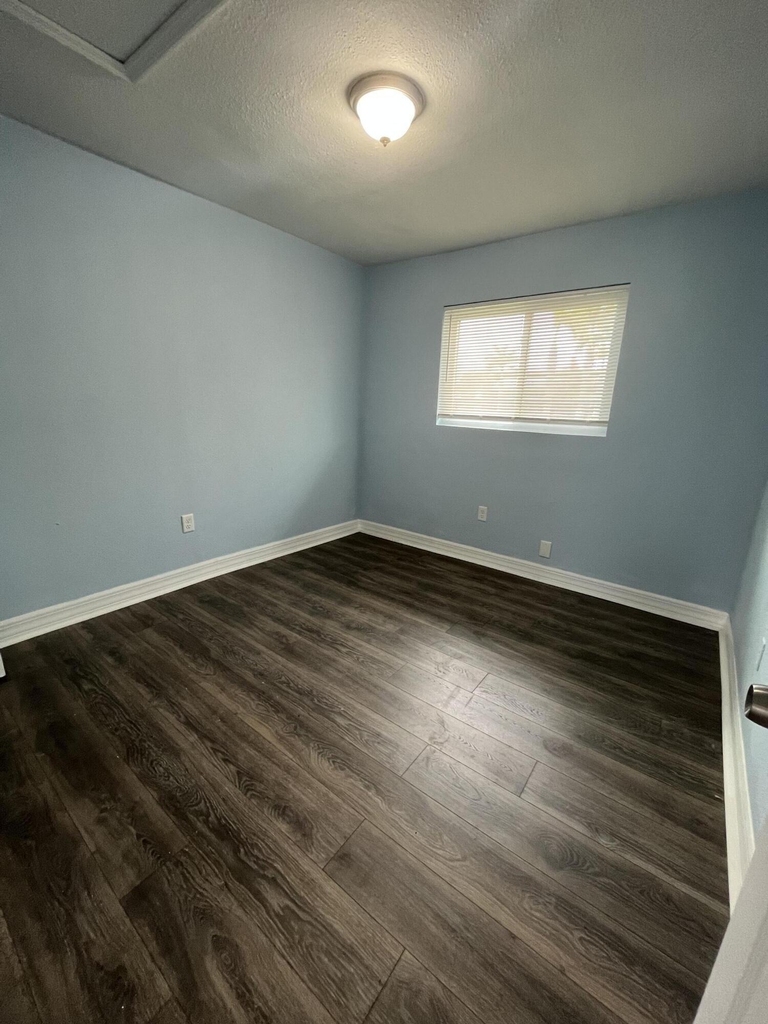 1109 Nw 6th Avenue - Photo 8