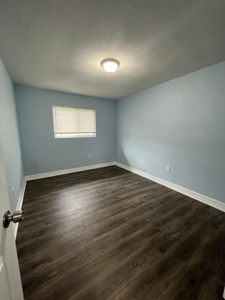 1109 Nw 6th Avenue - Photo 6
