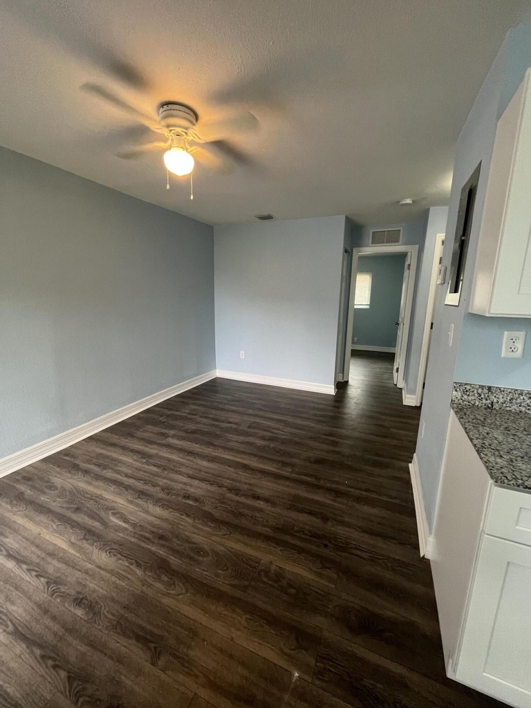 1109 Nw 6th Avenue - Photo 5