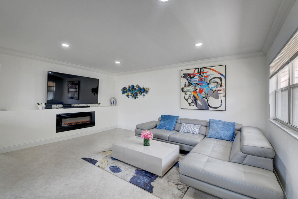 468 Saxony Way - Photo 3