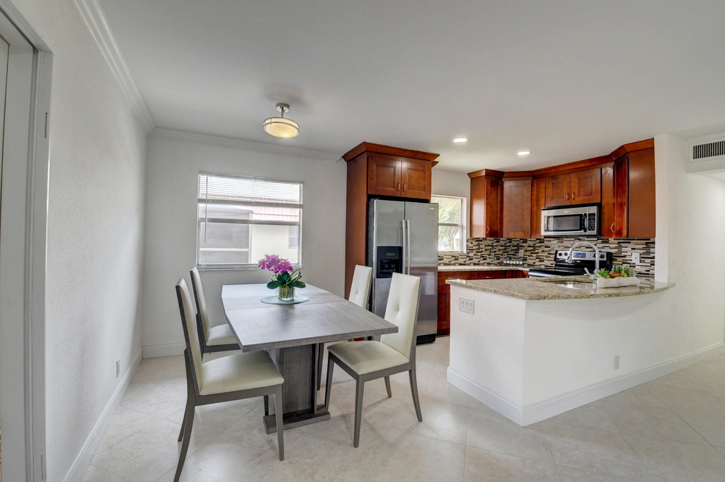468 Saxony Way - Photo 0