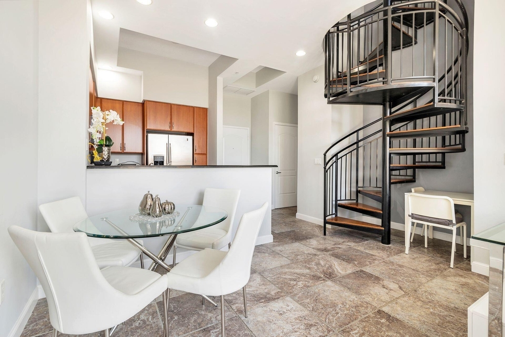 801 S Olive Avenue - Photo 3