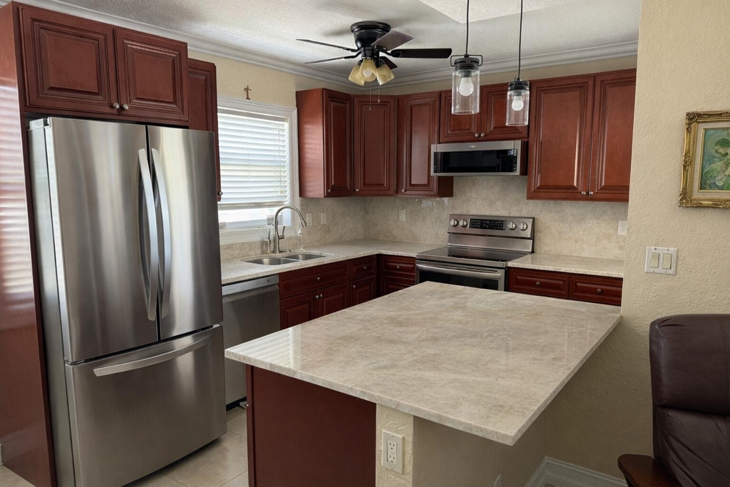 1221 Se 3rd Street - Photo 1