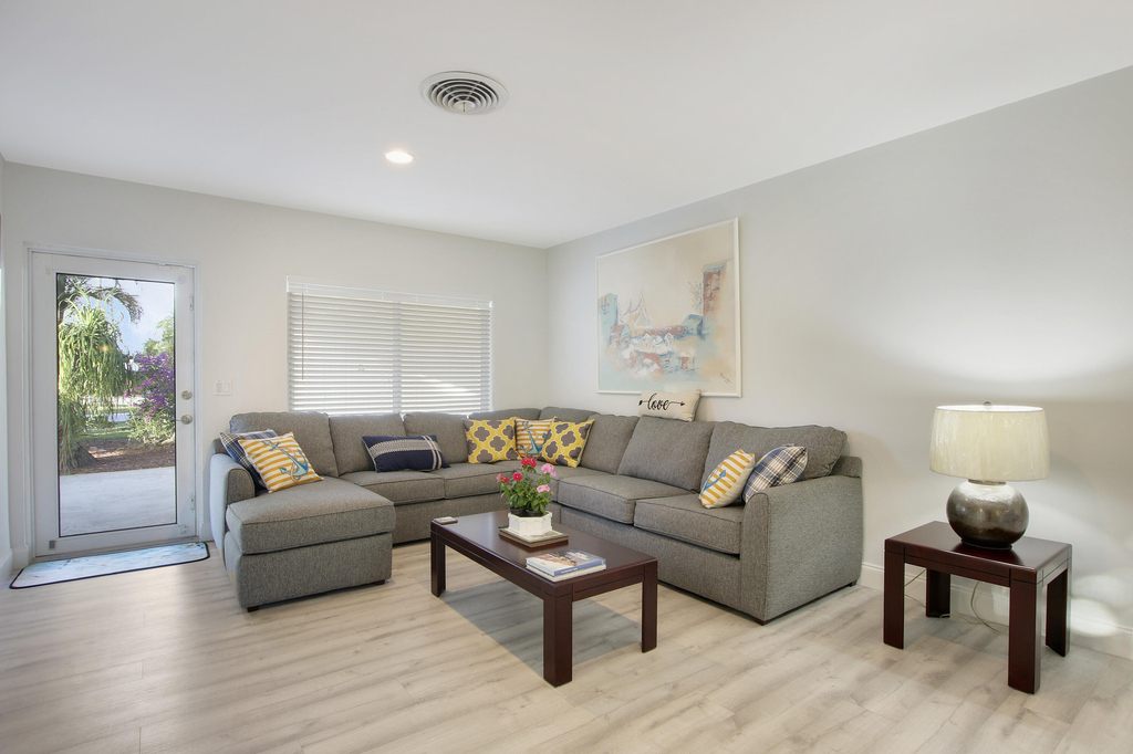 466 Tequesta Drive - Photo 2