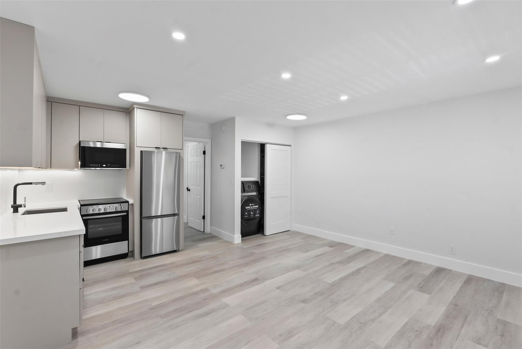 1101 Ne 18th Avenue - Photo 2
