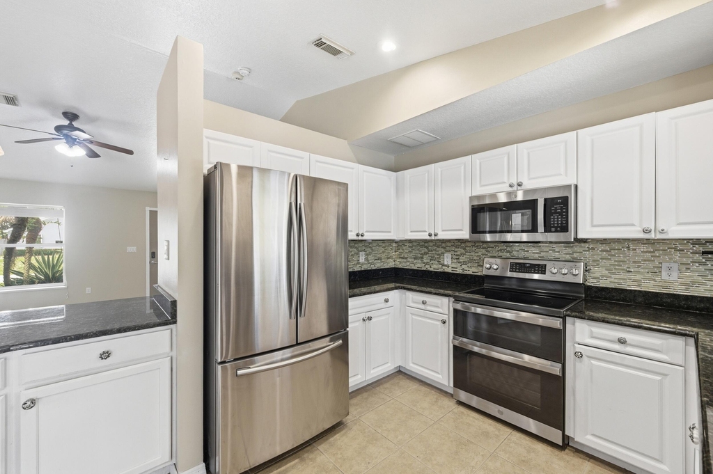 1707 Se Manth Lane - Photo 8