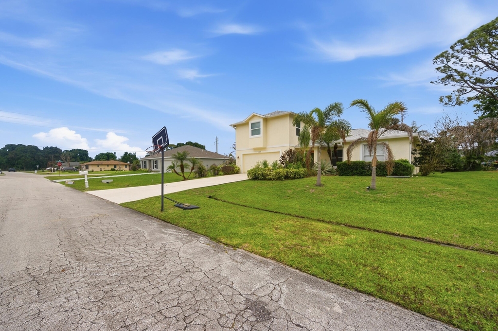 1707 Se Manth Lane - Photo 17