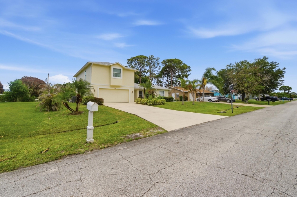1707 Se Manth Lane - Photo 19