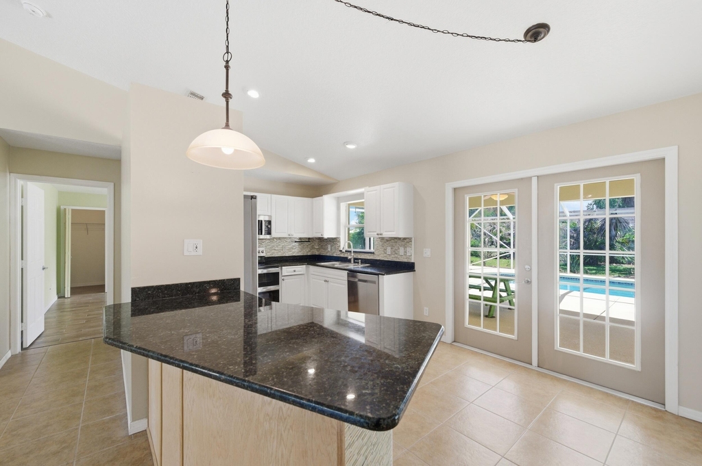 1707 Se Manth Lane - Photo 4