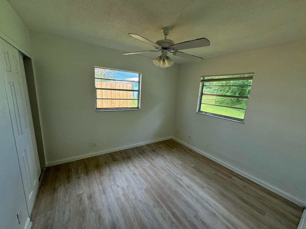 3002 Se Camino Avenue - Photo 3