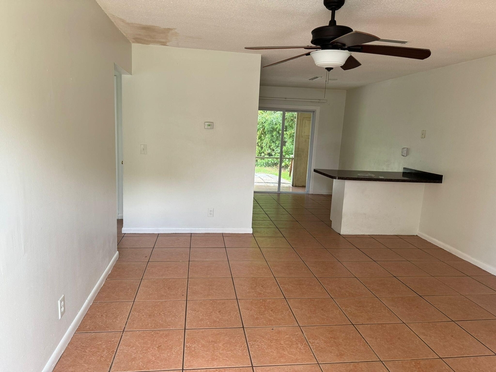 3002 Se Camino Avenue - Photo 1