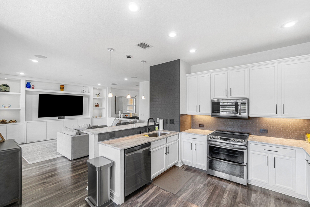 8300 Calabria Lakes Drive - Photo 19
