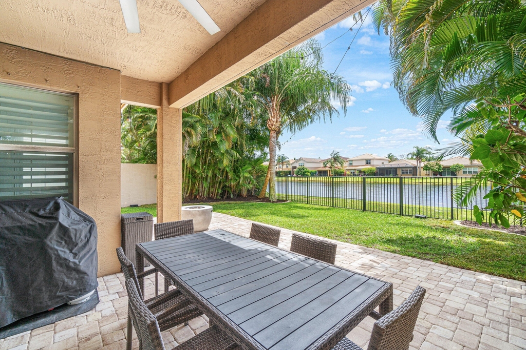 8300 Calabria Lakes Drive - Photo 41