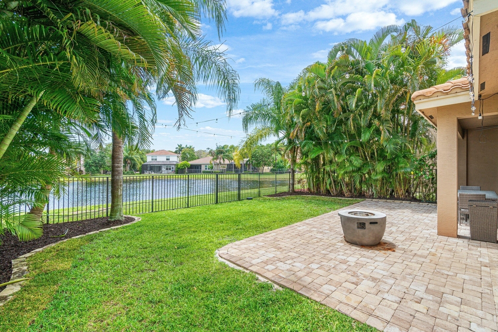8300 Calabria Lakes Drive - Photo 42