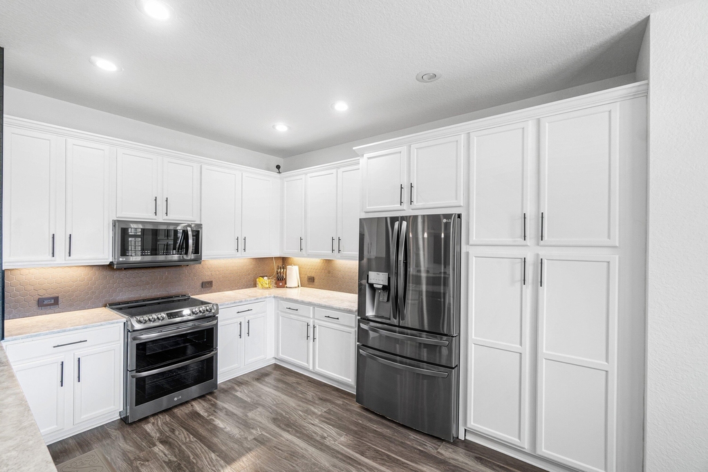 8300 Calabria Lakes Drive - Photo 18