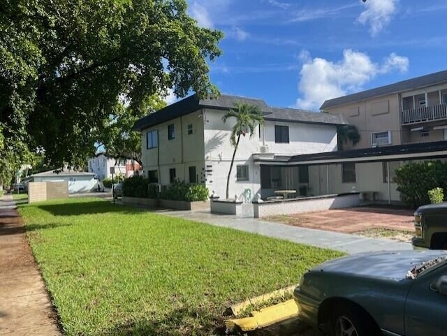 1858 Dewey Street - Photo 2