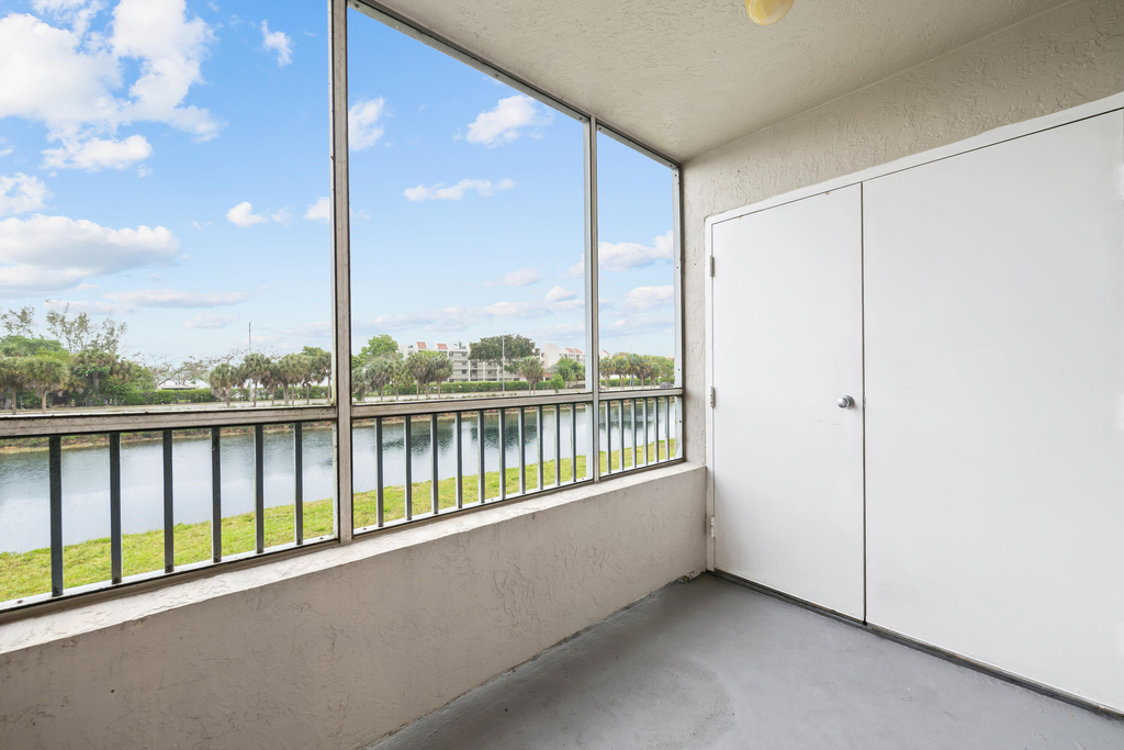 2861 N Oakland Forest Drive - Photo 20