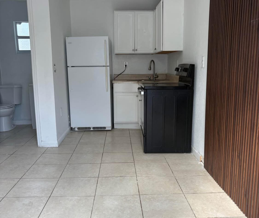 136 N 24th Avenue - Photo 3