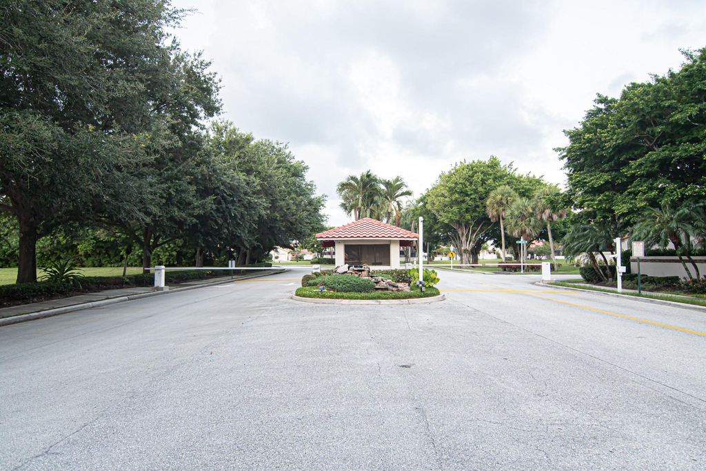 8410 Brussels Way - Photo 40