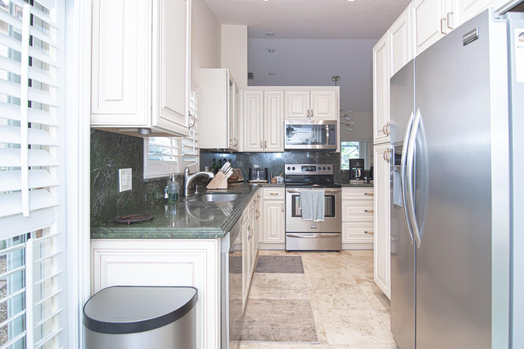 8410 Brussels Way - Photo 6