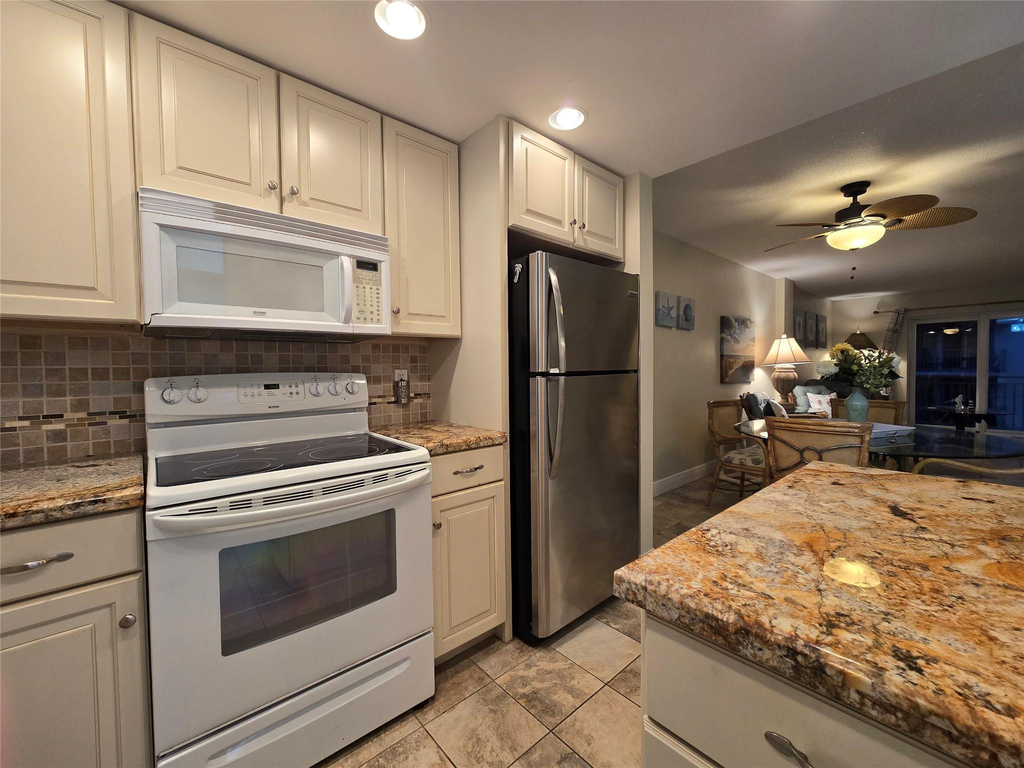 1161 Hillsboro Mile - Photo 5