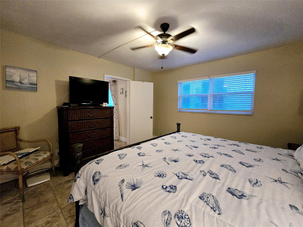 1161 Hillsboro Mile - Photo 16