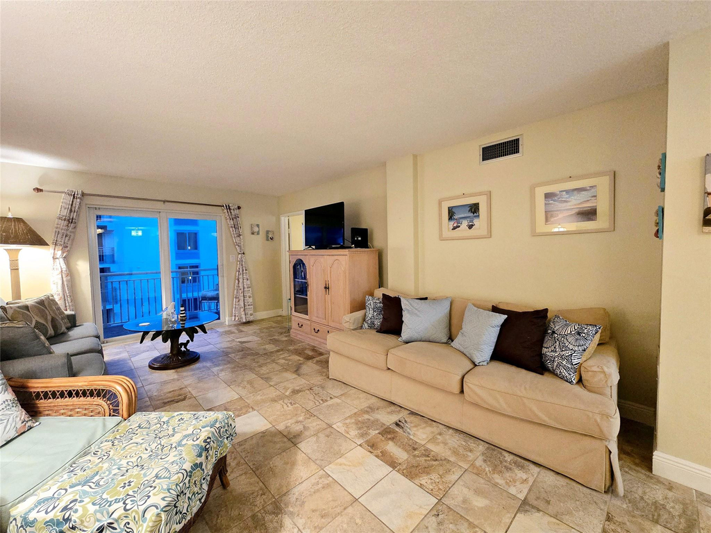 1161 Hillsboro Mile - Photo 8