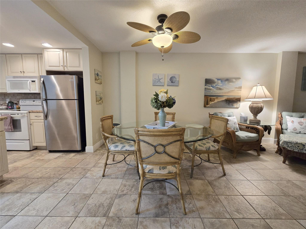 1161 Hillsboro Mile - Photo 7