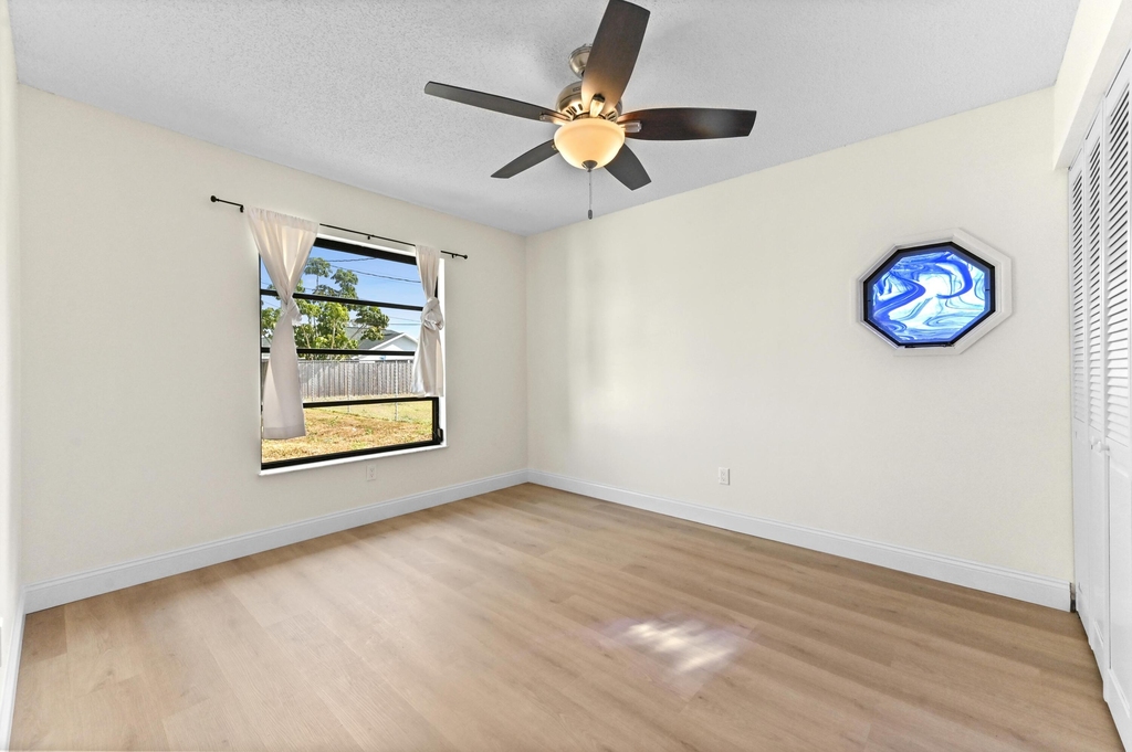 571 Se Anchor Lane - Photo 18