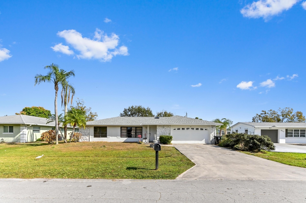 571 Se Anchor Lane - Photo 0