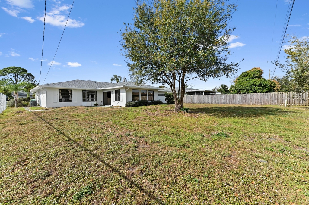 571 Se Anchor Lane - Photo 1