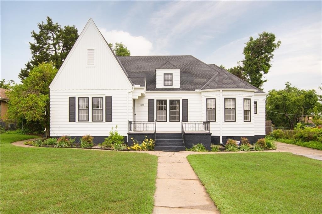 1600 Nw 38th Street - Photo 0